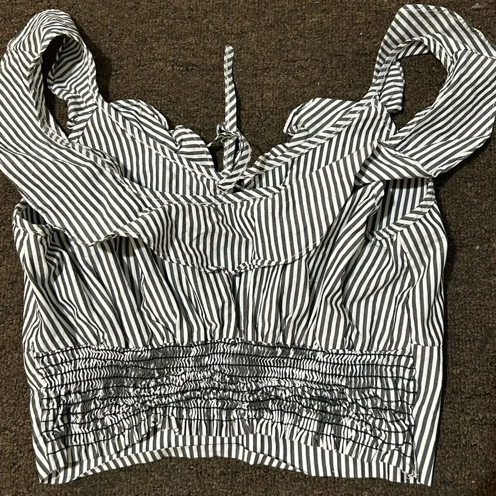 Fashion Nova Striped frilly women's top - Picture 2 of 2